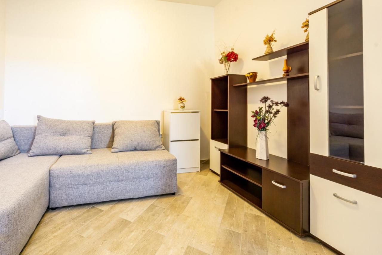 Kob Orog Good Location With Sea Views And Modern Decor Appartement Metajna Buitenkant foto