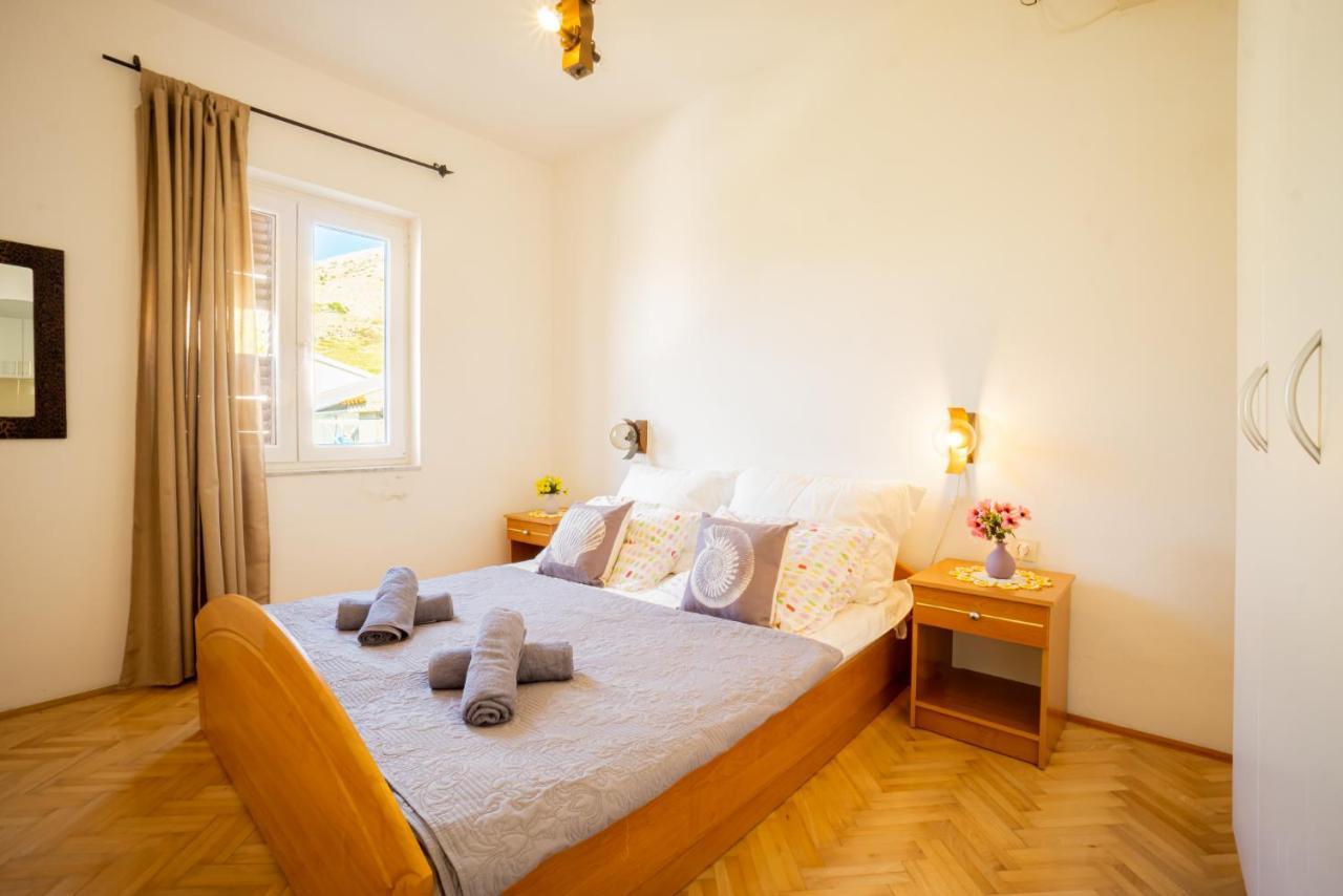 Kob Orog Good Location With Sea Views And Modern Decor Appartement Metajna Buitenkant foto