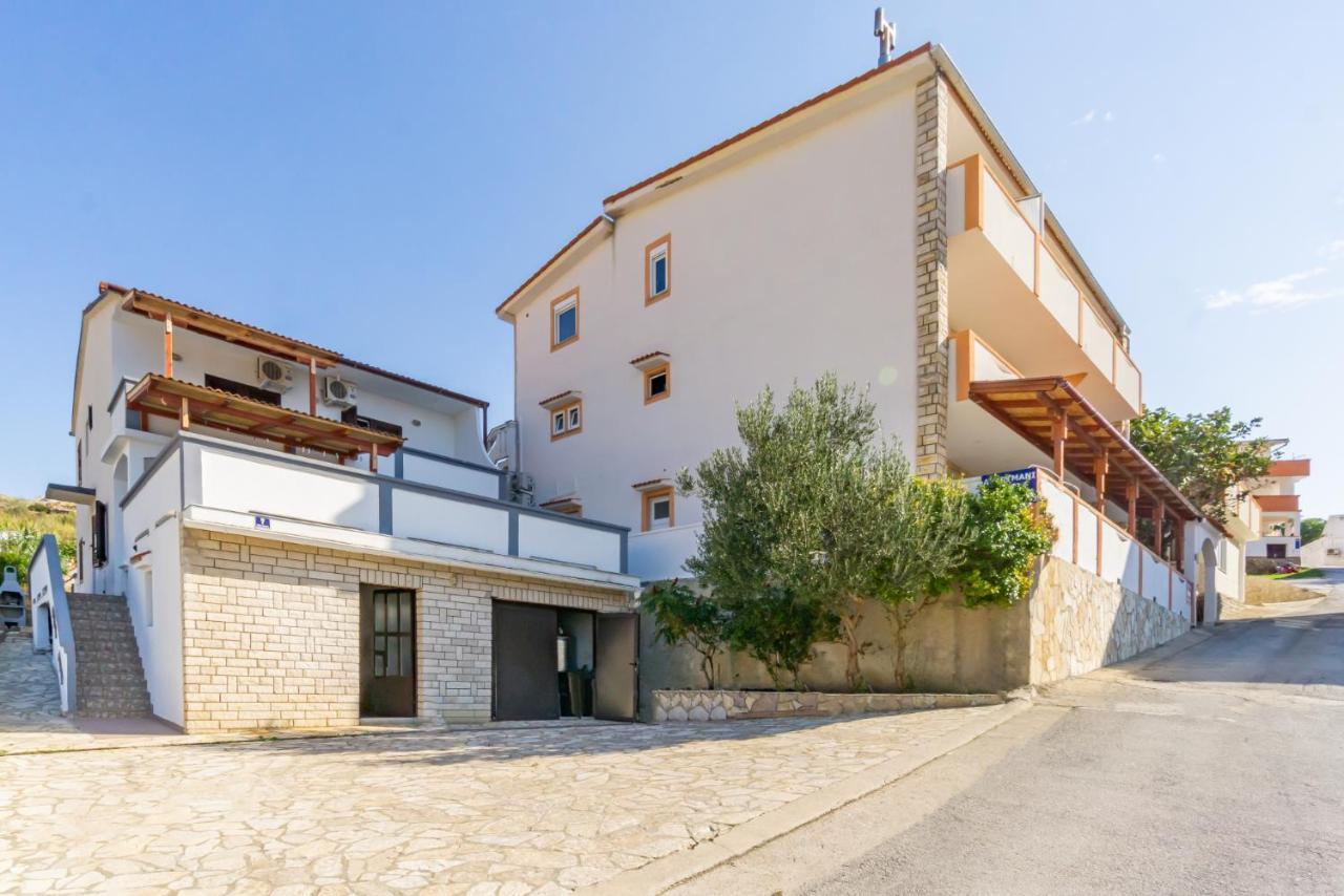 Kob Orog Good Location With Sea Views And Modern Decor Appartement Metajna Buitenkant foto