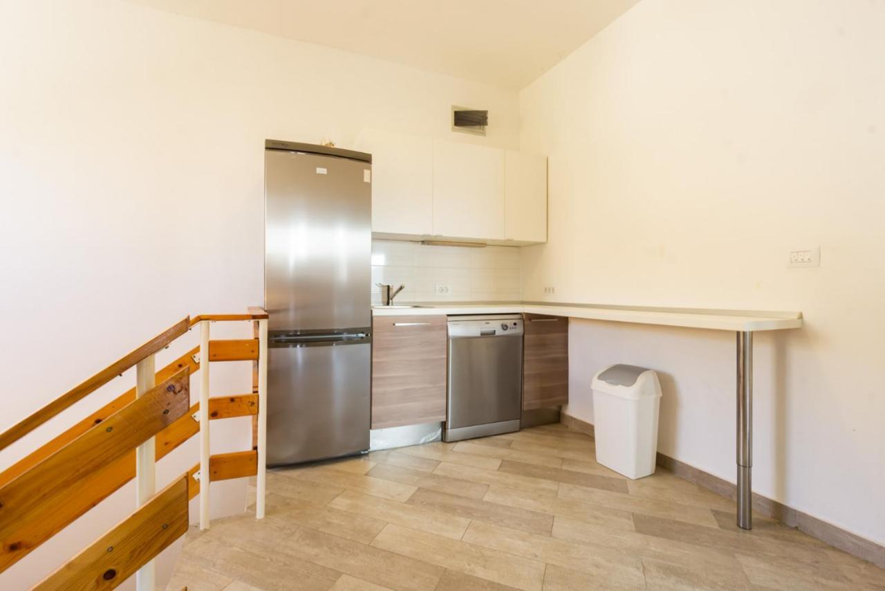Kob Orog Good Location With Sea Views And Modern Decor Appartement Metajna Buitenkant foto