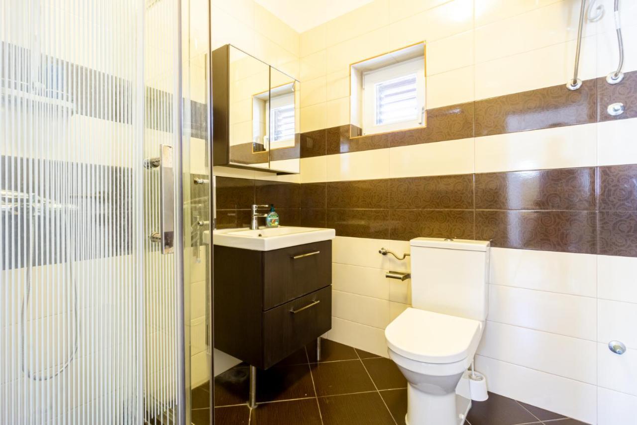 Kob Orog Good Location With Sea Views And Modern Decor Appartement Metajna Buitenkant foto