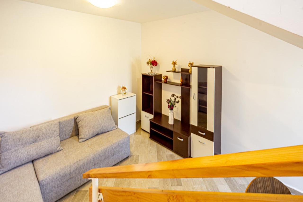 Kob Orog Good Location With Sea Views And Modern Decor Appartement Metajna Buitenkant foto