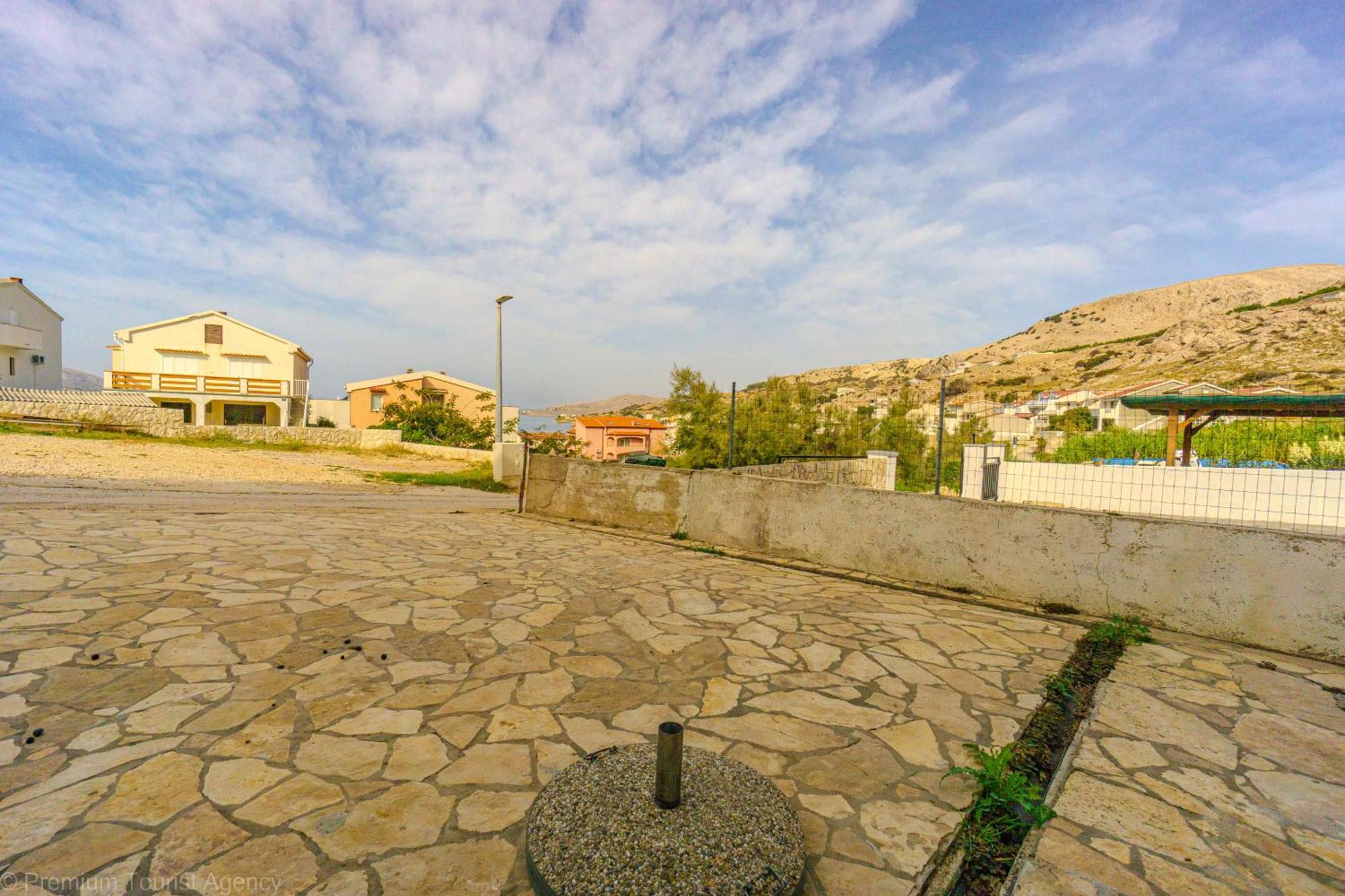 Kob Orog Good Location With Sea Views And Modern Decor Appartement Metajna Buitenkant foto